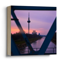 Laden Sie das Bild in den Galerie-Viewer, Fernmeldeturm