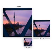 Laden Sie das Bild in den Galerie-Viewer, Fernmeldeturm